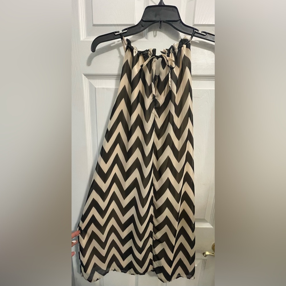 Chevron Pattern Women’s Dress - Black and Cream Size Large - Picture 2 of 4